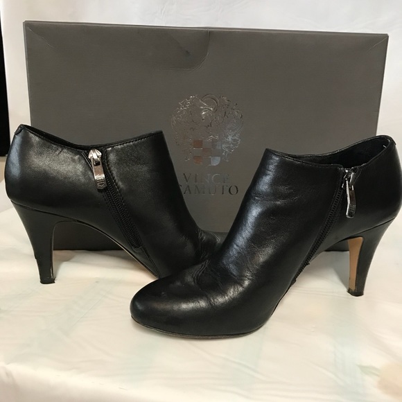 Vince Camuto Shoes - Vince Camuto black booties